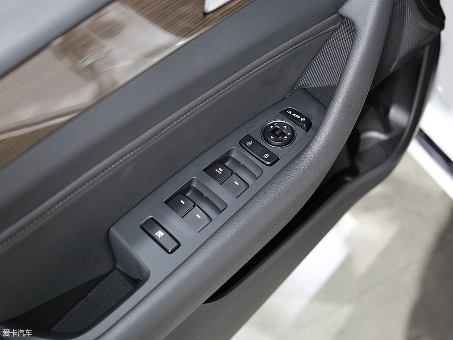 2018�����{����늻��(d��ng) 