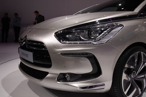 2012DS 5(M) ^
