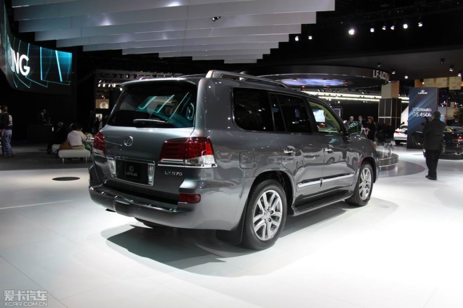 ڱ2012ɳչڼ䣬¿׿˹LX570ʽϤ³°ʽۡ׿˹LX570¿׿˹LX570ϸΪ˶ƵɢȸդͬʱԳβĺոܺβƽ˸Ľ⣬¿׿˹LX570ȼ;Խ...