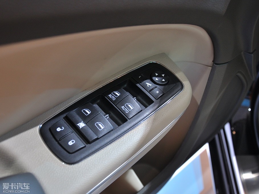 2012R˹300C(M(jn)) 3.6L A