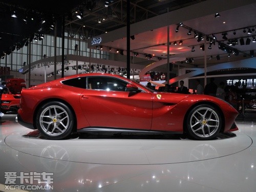 法拉利F12berlinetta