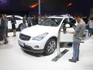 2013ӢQX50(M(jn)) Ϻ܇չ