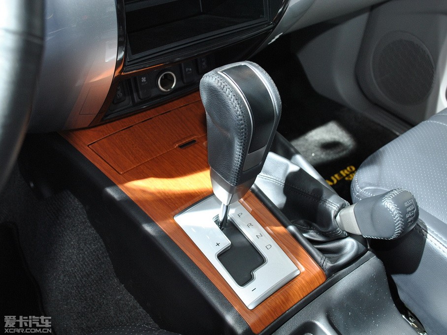 2011�������_���ŕ�(�M��) 3.0L ���A������