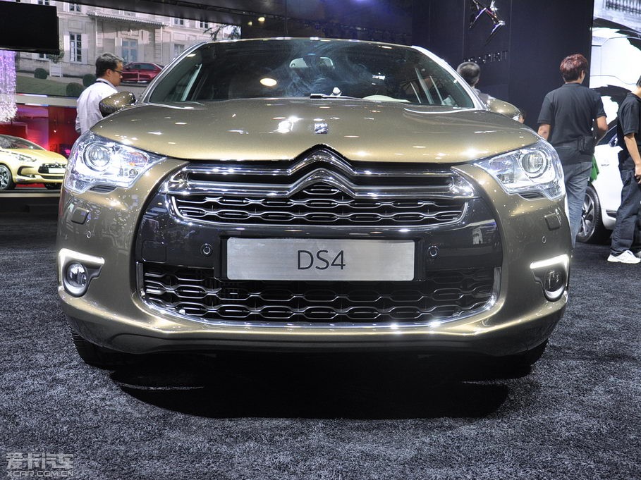 2012DS 4 