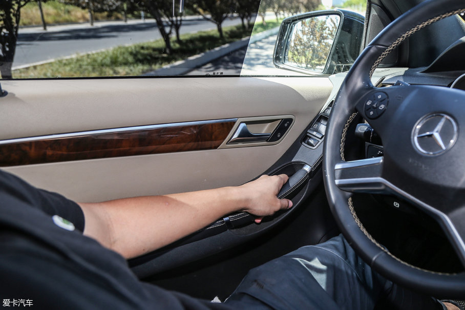 這款旅行車不一樣 奔馳R-Class車主采訪