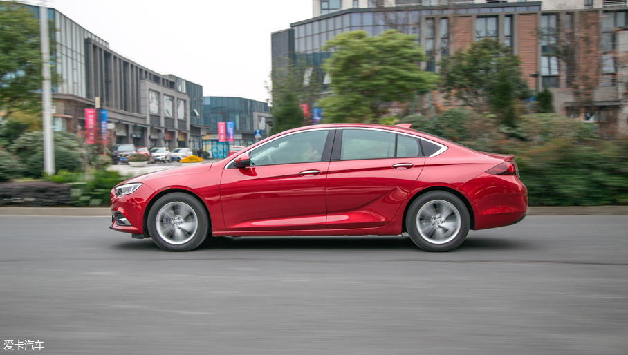 上汽通用別克2017款君威