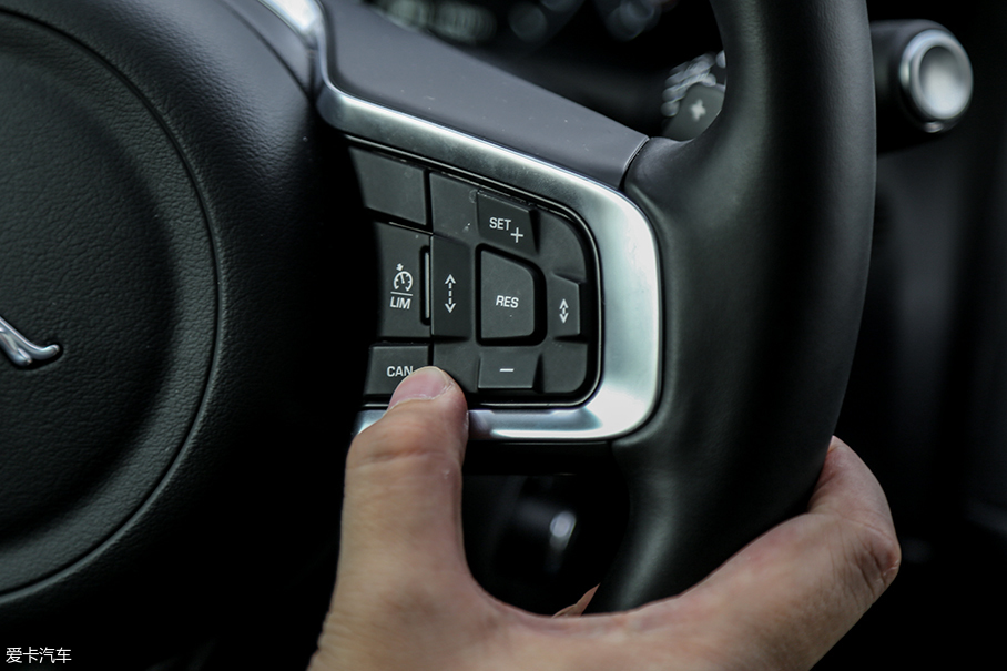 捷豹XFL長測(cè)