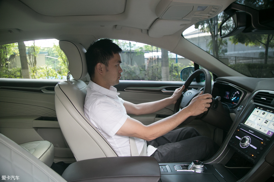 長安福特2018款蒙迪歐混動