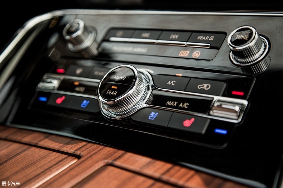 林肯領航員對比特斯拉