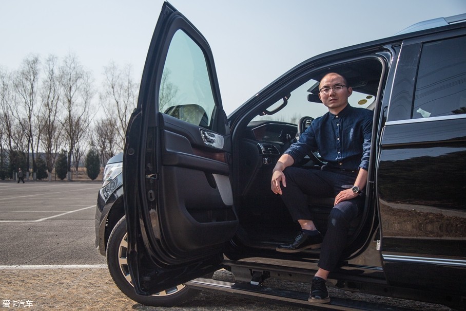 林肯領航員對比特斯拉