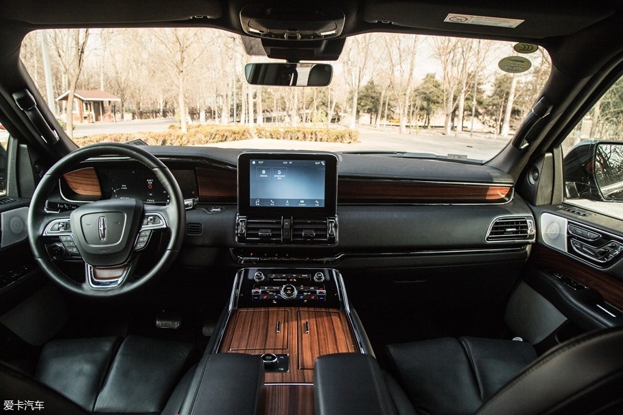 林肯領航員對比特斯拉
