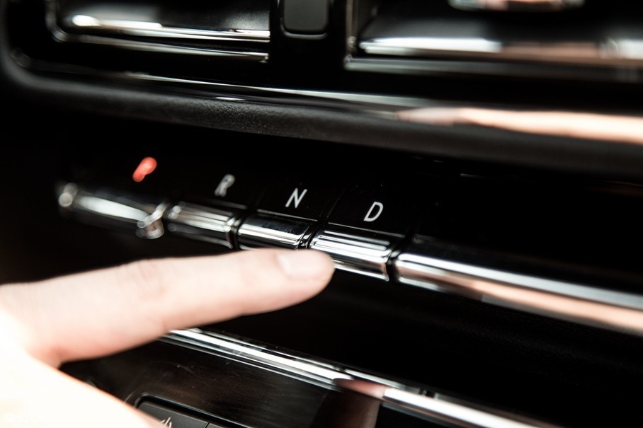 林肯領航員對比特斯拉