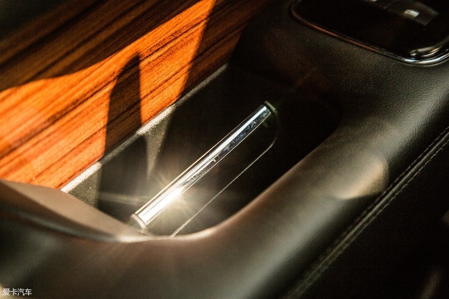 林肯領航員對比特斯拉