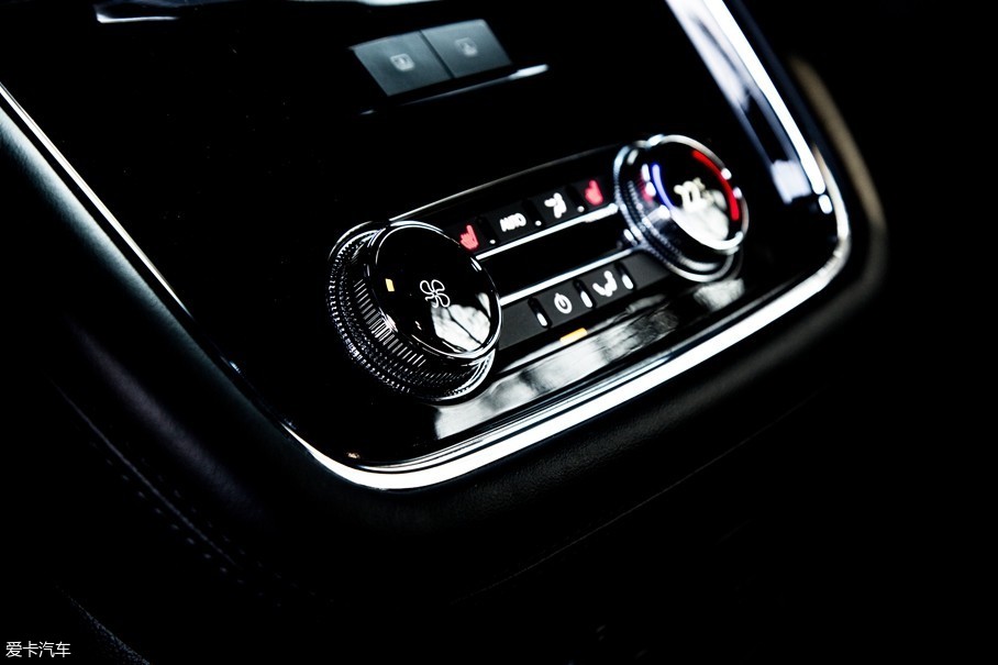 林肯領航員對比特斯拉