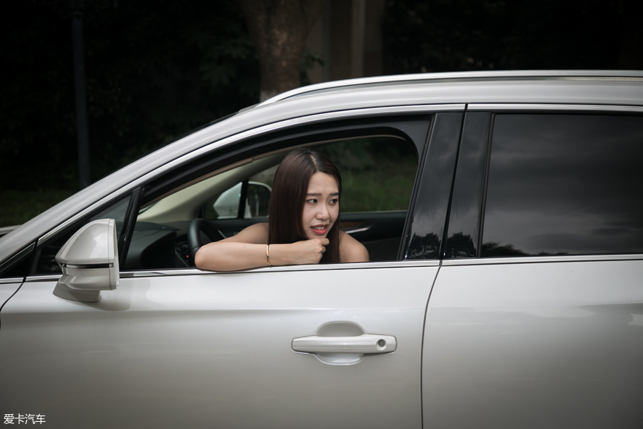 林肯；MKC；幫她選