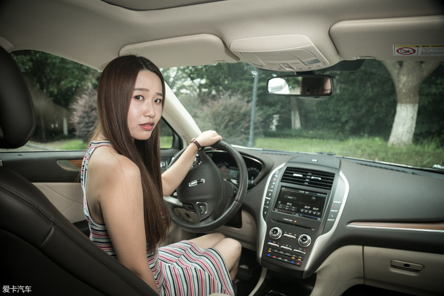 林肯；MKC；幫她選