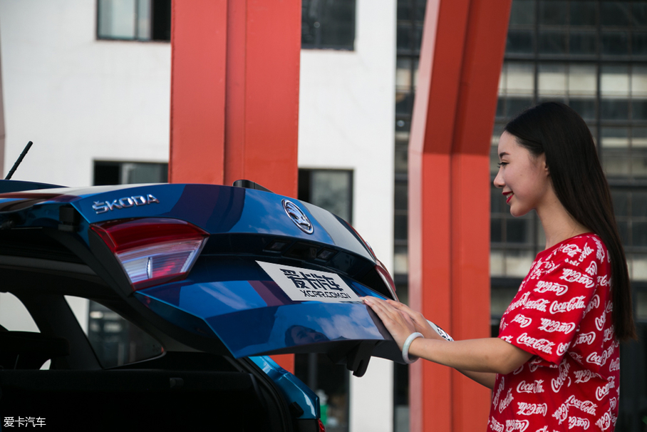 柯米克移動化妝間