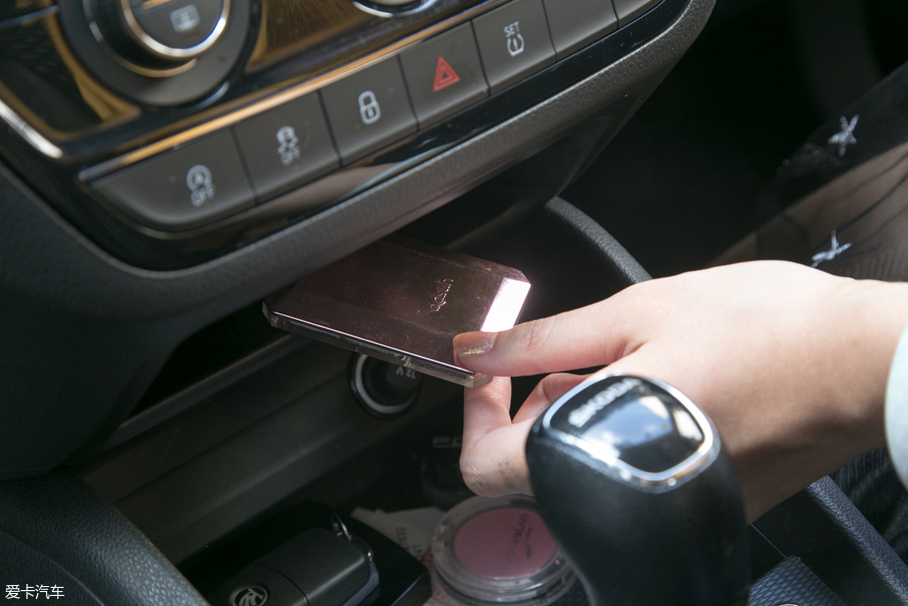 柯米克移動化妝間