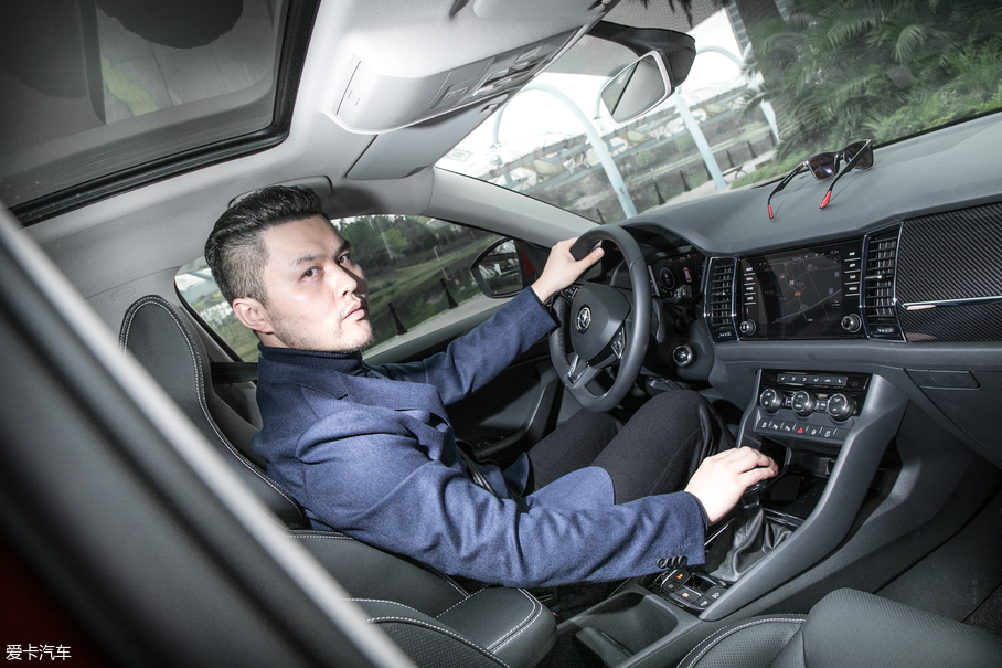 超卡聊车