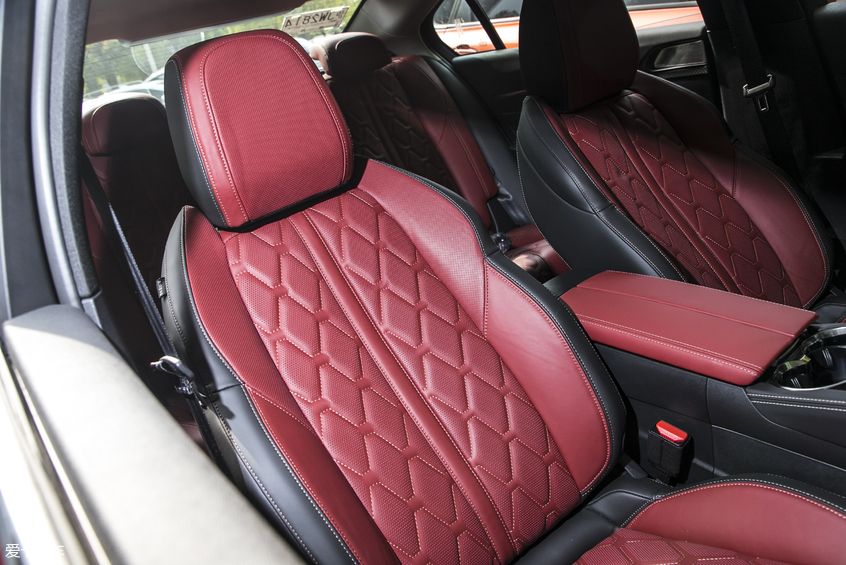 標(biāo)致508L 內(nèi)飾圖