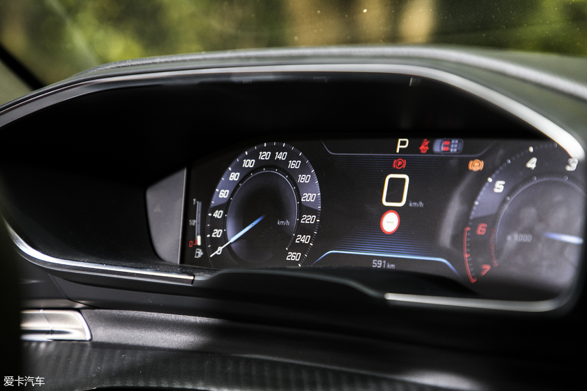 標(biāo)致508L 內(nèi)飾圖