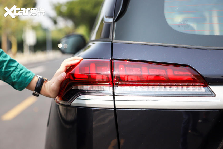 長安汽車2019款歐尚X7尾燈