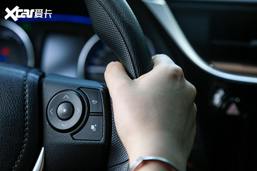 雷凌雙擎E 方向盤