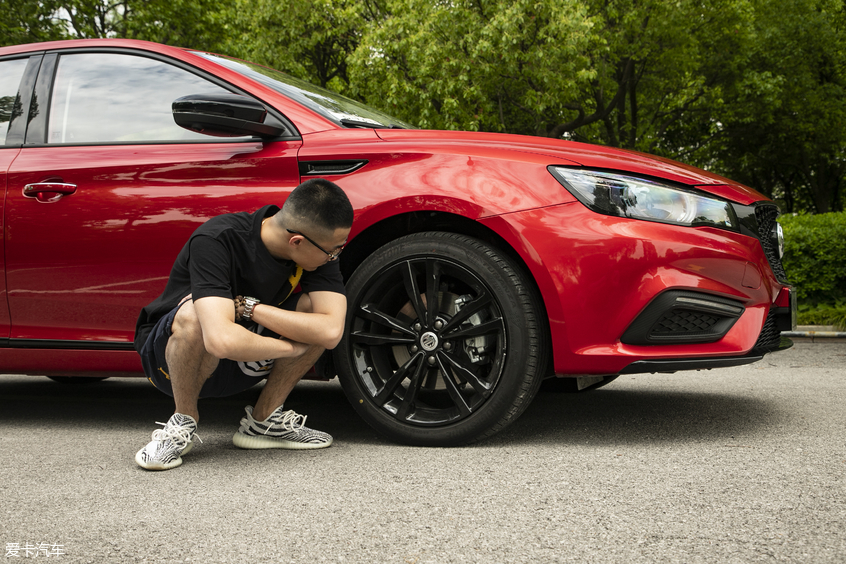 名爵2019款名爵6