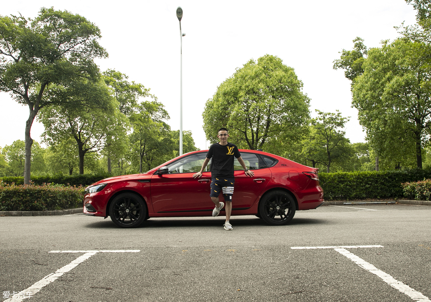 名爵2019款名爵6