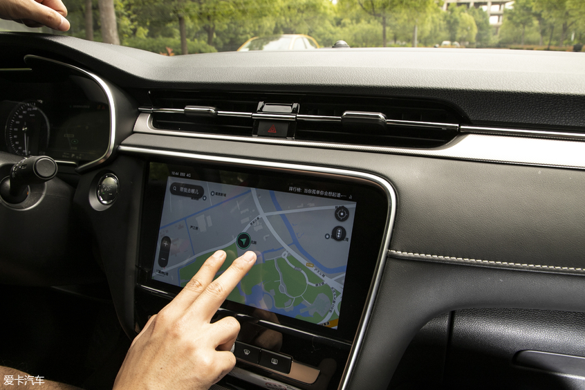 名爵2019款名爵6