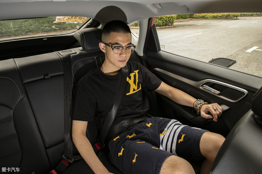 名爵2019款名爵6