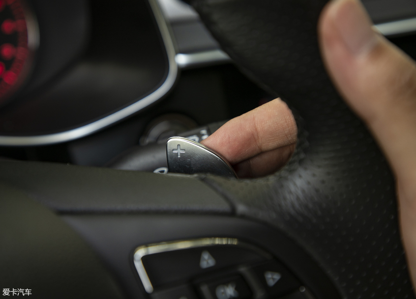 名爵2019款名爵6