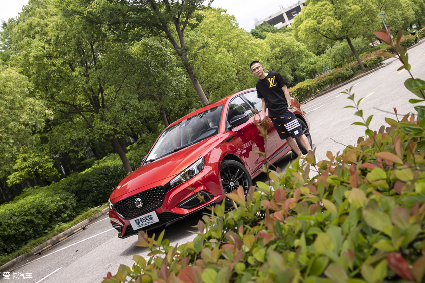 名爵2019款名爵6