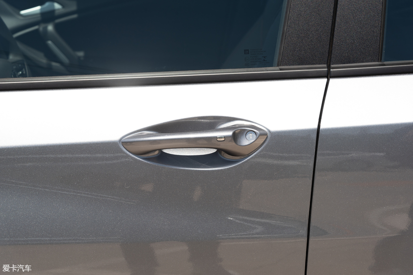 黑暗再來襲 愛卡實拍雪佛蘭創酷Redline