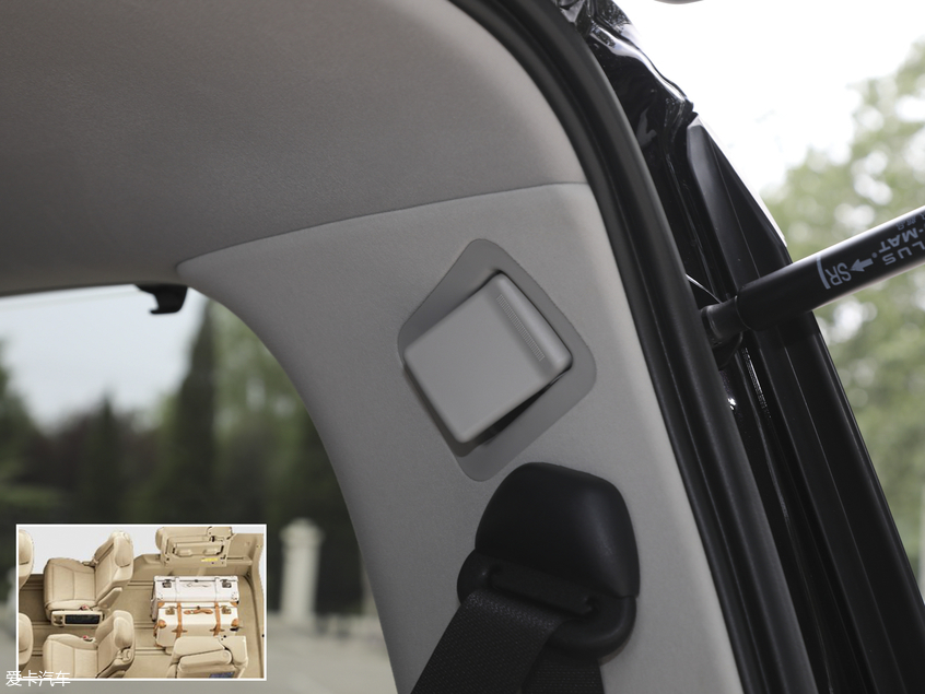 2019款威爾法雙擎