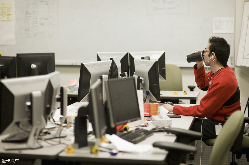 垃圾分類有點費勁 不如先給汽車分分類