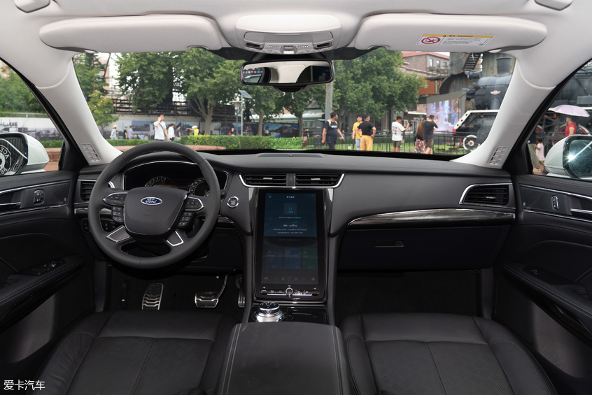 新款福特金牛座：內飾