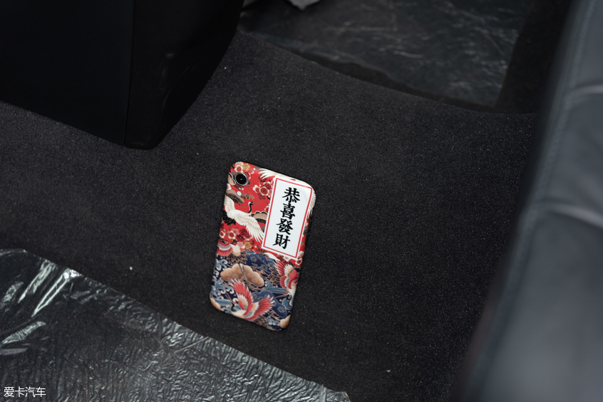 新款福特金牛座：后排中央地臺