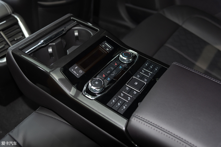 新款福特金牛座：后排中央扶手