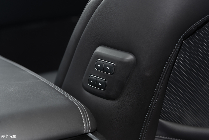 新款福特金牛座：后排老板鍵