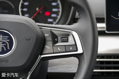 全新比亞迪秦EV：內飾