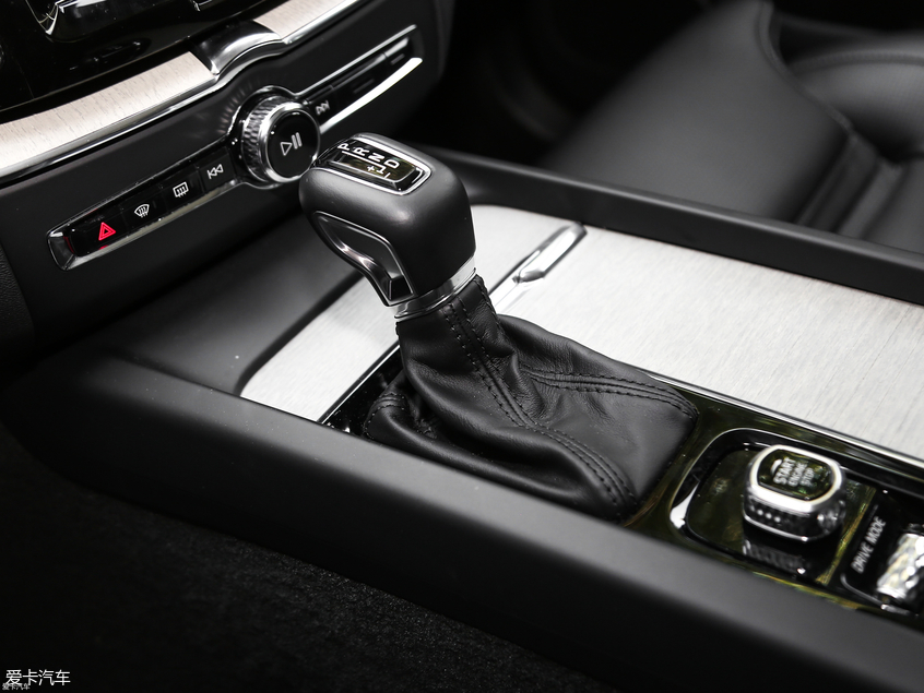 沃爾沃XC60對比奧迪Q5L 中型SUV誰更強