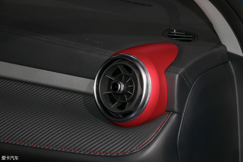 愛卡實拍新款名爵ZS：內飾設計