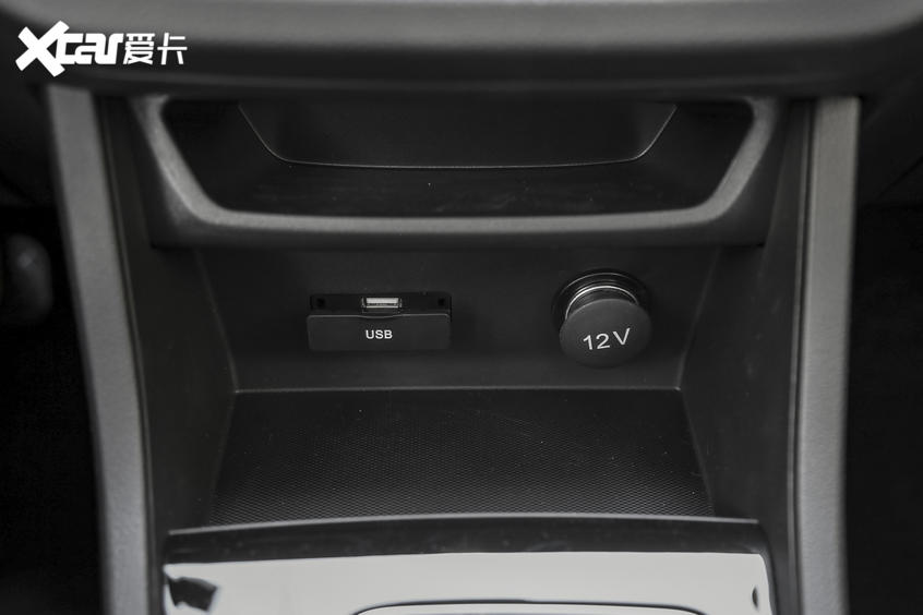 愛卡實(shí)拍寶駿360 CVT版 載人拉貨兩不誤