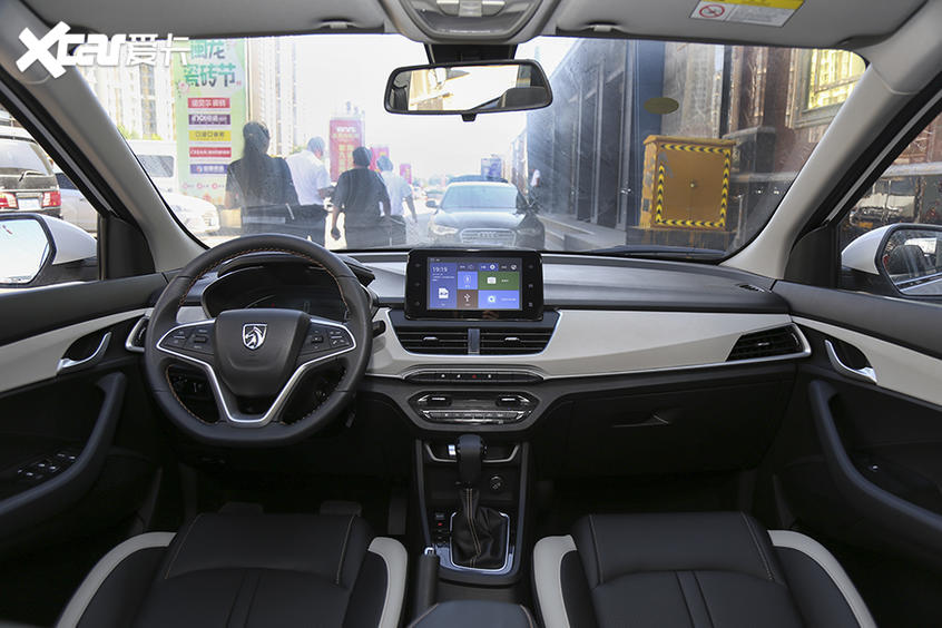 愛卡實(shí)拍寶駿360 CVT版 載人拉貨兩不誤