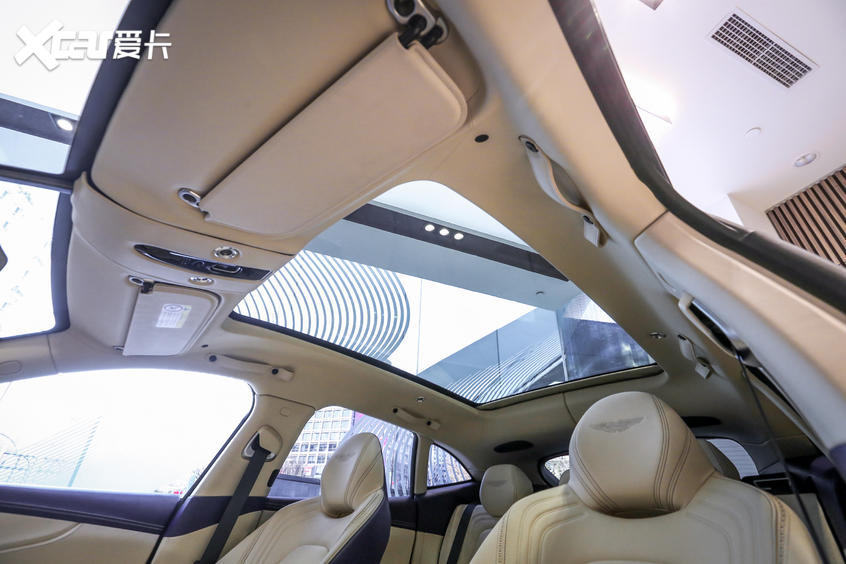 實拍阿斯頓·馬丁DBX：內飾解析