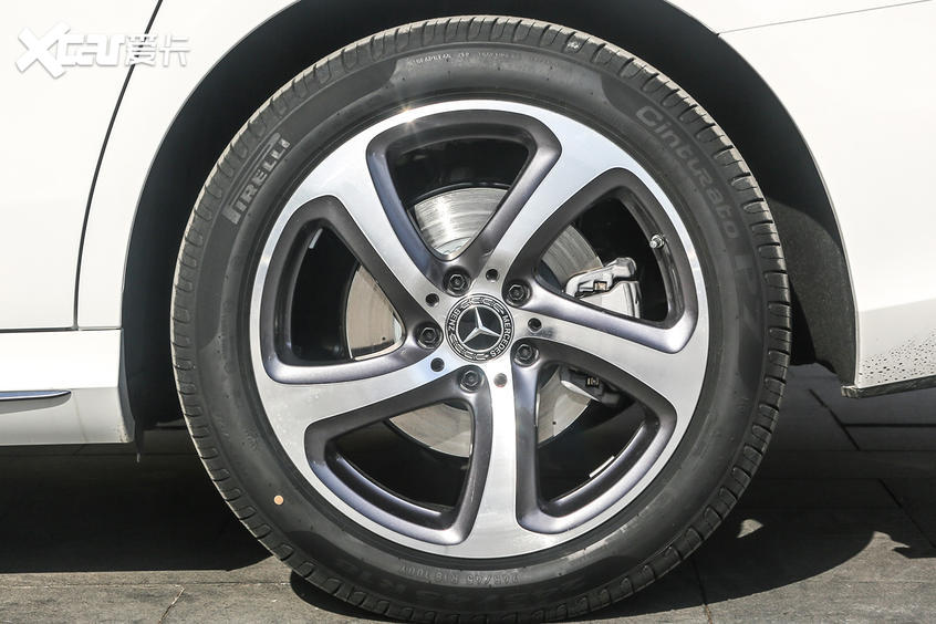 選轎車還是選SUV