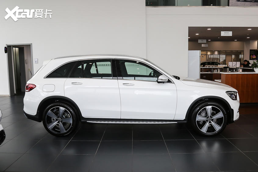 選轎車還是選SUV