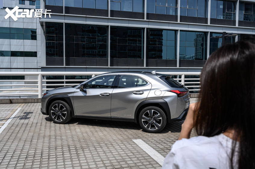 雷克薩斯UX的時尚與精致