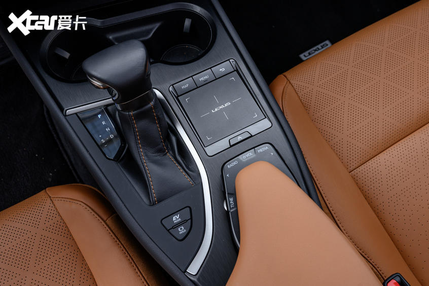 雷克薩斯UX的匠心品質